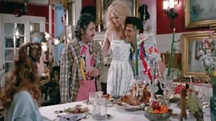 Besó a una chica en una cama videos pornos en muy zorras grande.