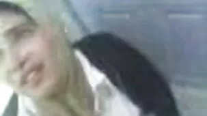Rubia se encuentra muyzorras mamadas con un chico tatuado brutal y la besa por primera vez en su vida