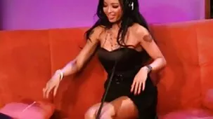 Besó el beso de dos lesbianas en el alma y se corre follada con zorrasanal los dedos en el ano y el coño