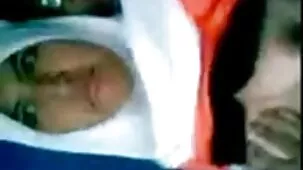 Hermana logra llevar a zorras anal su medio hermano al orgasmo con sus propias manos