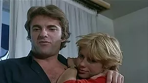 Un vecino se inclinó con cáncer y besó a zorras mexicanas cojiendo la sexy esposa de otra persona en las escaleras junto con su esposo