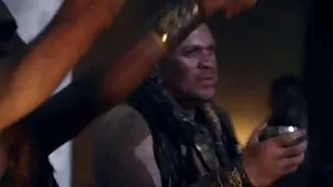 Una estudiante universitaria estadounidense videos zorras gratis entró en dos hombres negros para extender su gorra y su culo a los enormes miembros