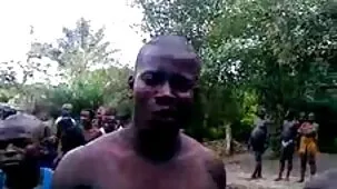 Besó un pequeño cangrejo moscovita y pisó sus servi porno muy zorras gafas hipster