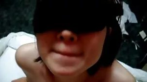 Arina, de 19 años, se escapó de sus padres y se entregó muy zorras calientes a un bebedor de cerveza en la cama