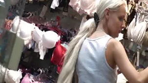 Coño muy fresco! Chico se folla a una muy zorras animales tímida chica de 18 años, pero primero fueron besos y fumar