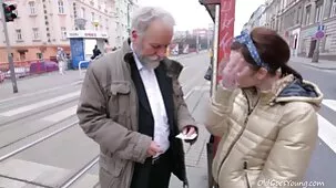 En nuestro pueblo, una polla torcida es un signo de una persona zorras xxx maduras sana