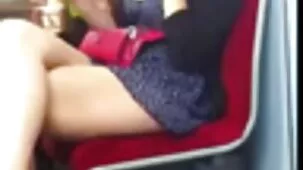Chica tocando la polla ver muy zorras de su novio y poniéndola en una vagina artificial