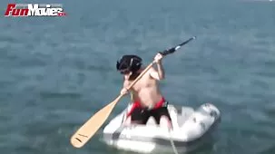 Cornudo con gafas sobrevivió al beso de una perras muy zorras mujer con una masajista