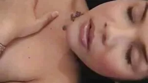 Un hombre rumano confundido olvidó lo que les estaba sucediendo a zorra muy zorras las niñas en la casa de Woodman y tuvo sexo anal