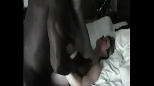 Emilie Belleks, inglesa de zorras anal piel blanca y ojos azules, prueba el sexo anal en cámara por primera vez