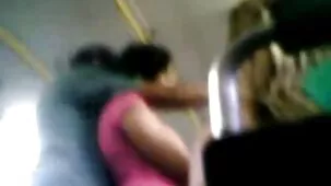 Chica muy zorras videos caseros vomitando saliva de pene en su garganta ! Hombre viejo acaricia todos los agujeros sumiso