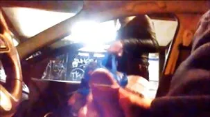 Mientras una rubia tonta es adicta a un casino en línea, su novio besó a su mejor amigo muy zorras caseros