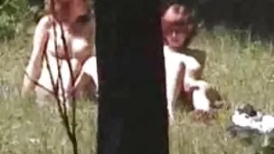 Ella puso su coño ver muy zorras en la boca de un niño medio dormido