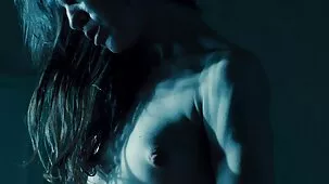 Entrada privada. Los amigos zorras gritonas de la izquierda emborracharon a la chica americana y la dejaron dar un paseo.