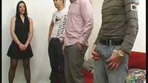 Una chica en silla muyzorras anal de ruedas es adicta al sexo matutino