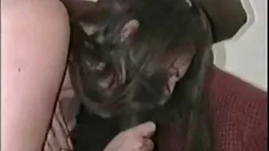 El Mensajero en el scooter agarró videos maduras zorras mi polla y comenzó a chupar, insinuando sexo