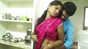 Una excelente elección de bdsm en la que las mujeres zorra muy zorras humillan a los hombres y ridiculizan a sus miembros