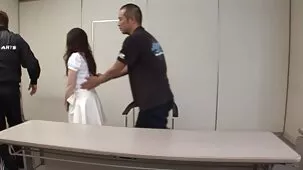 Gangbang oral con morena. Besa alternativamente en la boca y videos de muy zorras llena tu cara de esperma.