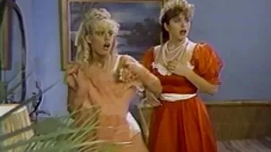 La costurera nura sale con zorras delgadas dos turcos después de su turno