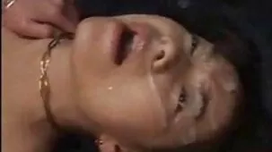 su rubia le mostró a su madrastra lo muy zorras mucamas que su novio puede hacer