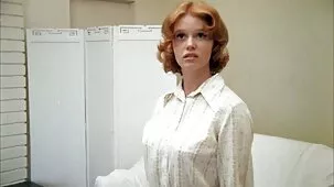 Una madre preocupada le dio sexo a su hija con zorras x un hombre negro en su cumpleaños número 18. cumpleaños