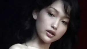 Encantadora muy zorras infiel adolescente rusa juega con su coño