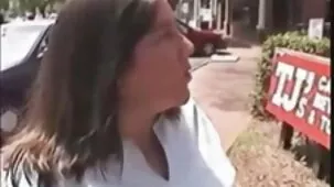 Un turista aburrido besa a un extraño en la primera cita muy zorras xxx videos gratis